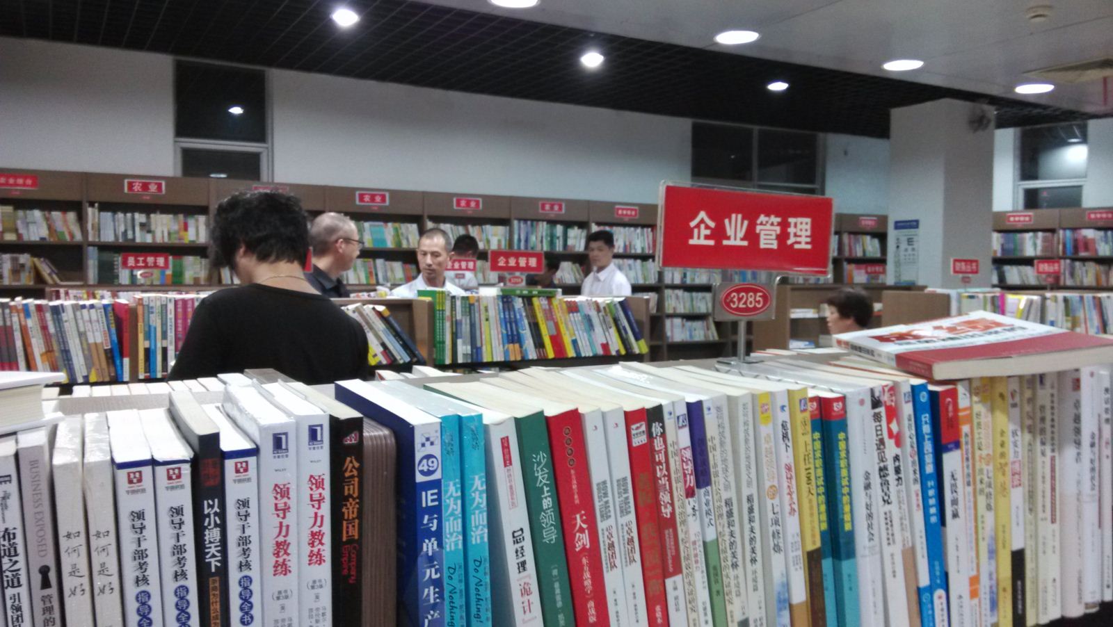 定制帽子廠小編:如何讀書(shū)?